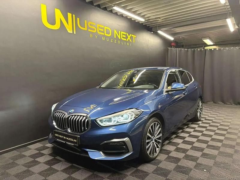 Bleu Utilisé 2022 BMW 118 Luxury Line Citadine | 26 553 € (Prix juste) - Image 1/4
