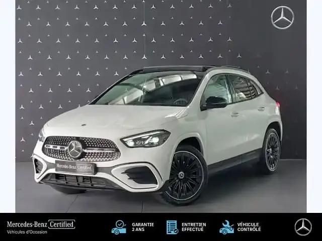 Blanc Nouvelle 2025 Mercedes GLA250 AMG line SUV | 54 889 € - Image 1/4