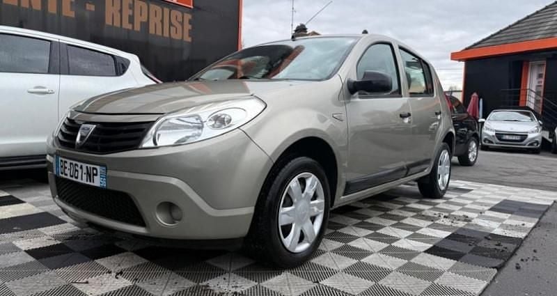 Beige Occasion 2010 Dacia Sandero Ambiance Citadine | 2 990 € - Image 1/4