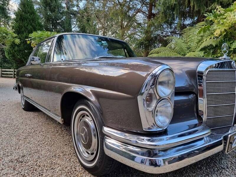 Marron Utilisé 1966 Mercedes 280 SE Coupé | 46 200 € - Image 1/4