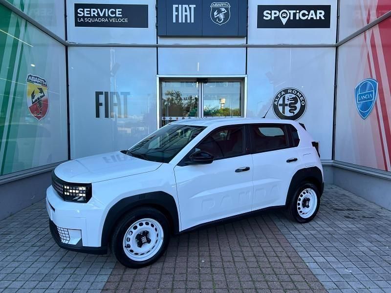 Blanc gelato Nouvelle 2025 Fiat Grande Panda Red SUV | 18 490 € (Prix juste) - Image 1/4