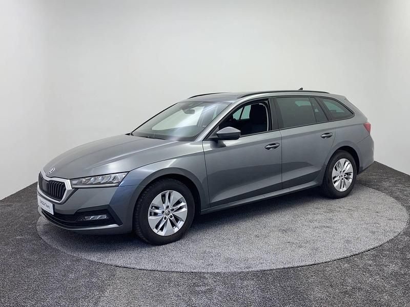 Gris Utilisé 2022 Skoda Octavia Break | 30 900 € (Prix cher) - Image 1/3