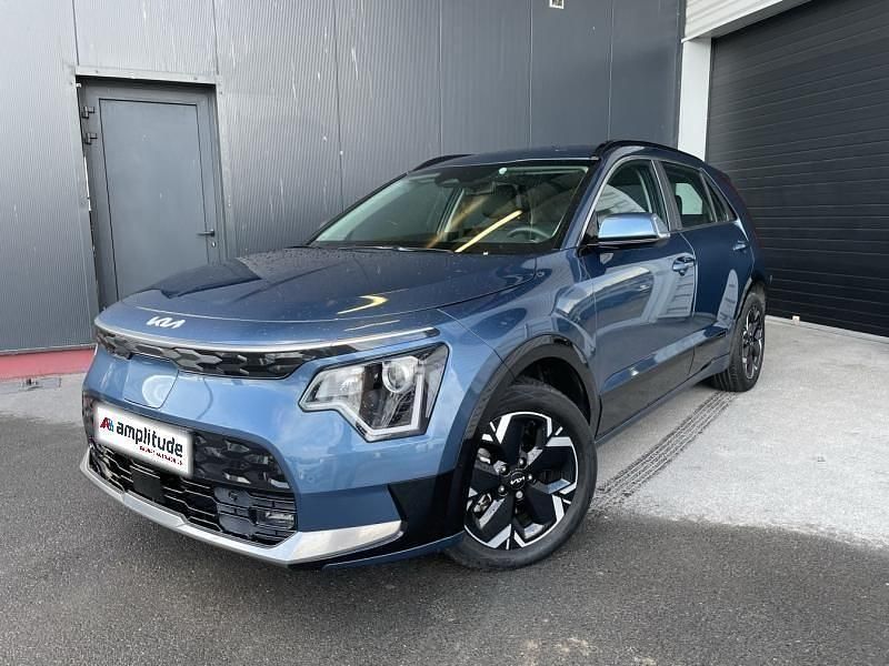 Bleu minã©ral mã©tallisã© Occasion 2023 Kia Niro Active SUV | 24 999 € (Prix juste) - Image 1/3