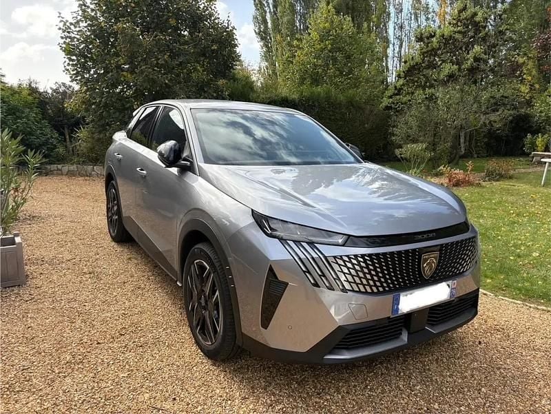 Gris Utilisé 2024 Peugeot 3008 Allure SUV | 29 900 € (Prix juste) - Image 1/4