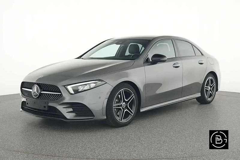 Gris Utilisé 2023 Mercedes A180 AMG line Citadine | 30 990 € (Prix juste) - Image 1/4