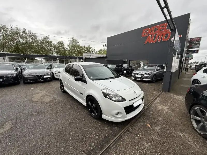Utilisé 2011 Renault Clio II GT Berline | 8 990 € (Prix assez cher) - Image 1/4