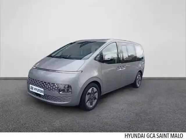 Shimmering silver metal Occasion 2025 Hyundai Staria Monospace | 49 980 € - Image 1/4