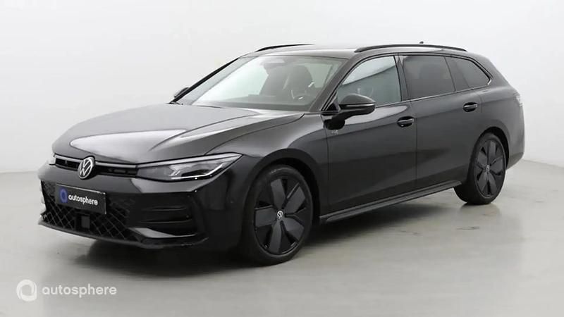 Noir Utilisé 2024 VW Passat R-line Break | 42 799 € - Image 1/4