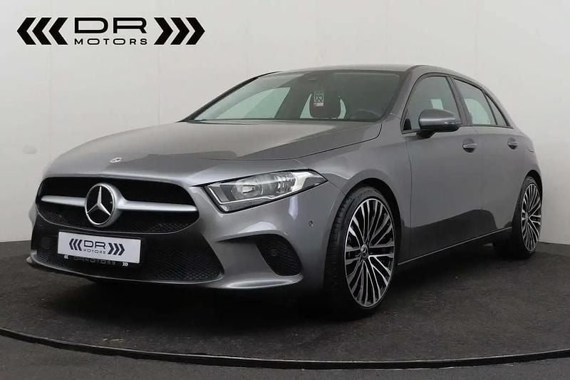 Gris Utilisé 2022 Mercedes A180 Business Berline | 22 995 € (Super prix) - Image 1/4