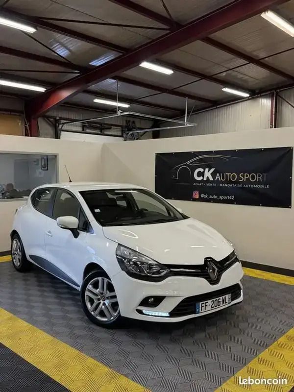 Blanc Utilisé 2018 Renault Clio IV LIMITED Berline | 8 990 € (Prix juste) - Image 1/4