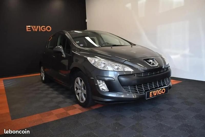 Gris Utilisé 2010 Peugeot 308 Berline | 6 990 € (Prix juste) - Image 1/4