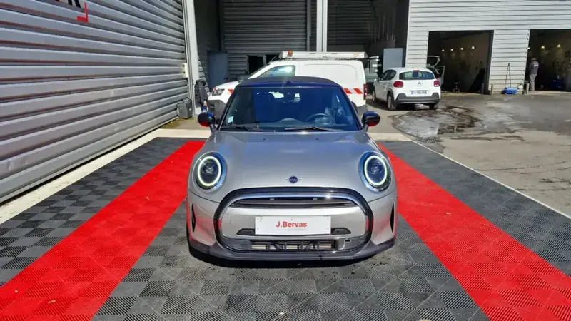 Image 2/4