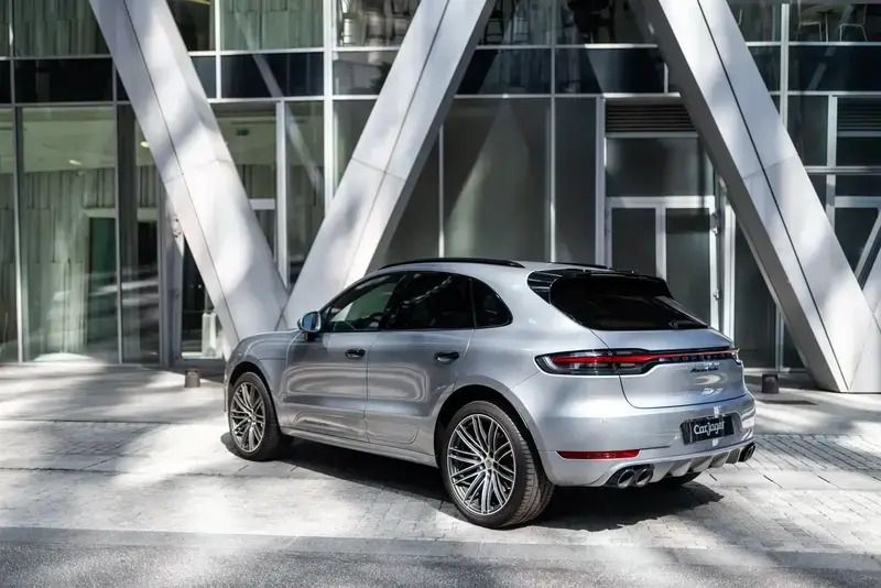 Gris Utilisé 2019 Porsche Macan Turbo SUV | 74 990 € (Prix assez cher) - Image 1/4