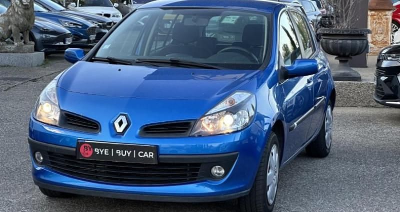 Utilisé 2006 Renault Clio II Dynamique Citadine | 7 990 € (Prix assez cher) - Image 1/4