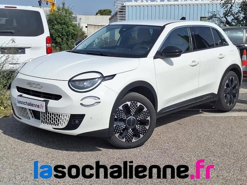Blanc Utilisé 2024 Fiat 600 La Prima SUV | 21 590 € (Bon prix) - Image 1/4