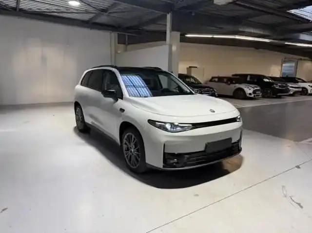 Occasion Leapmotor C10 160 kW (218 ch) 2025 Gris toundra SUV