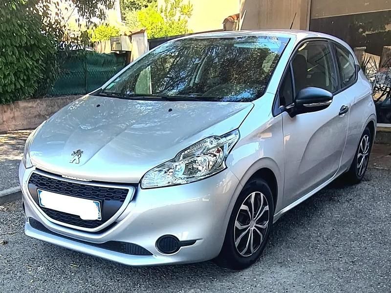 Gris Utilisé 2013 Peugeot 208 Access Citadine | 6 300 € (Prix juste) - Image 1/4