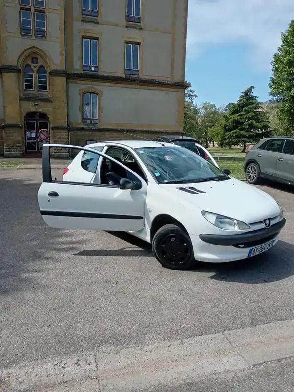 Utilisé 2000 Peugeot 206 Berline | 1 500 € (Bon prix) - Image 1/4