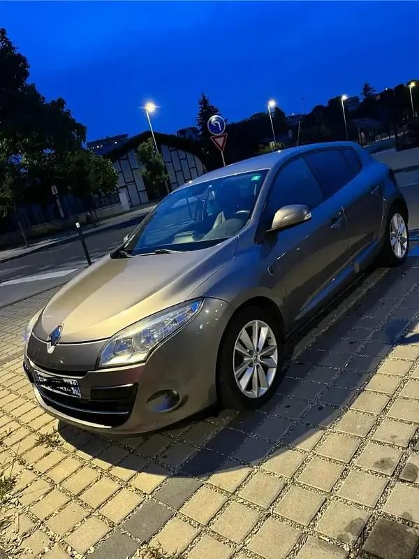 Utilisé 2011 Renault Mégane III Berline | 5 900 € (Prix assez cher) - Image 1/4