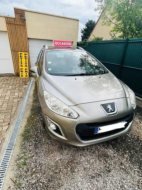 Utilisé 2011 Peugeot 308 Premium Break | 4 490 € (Bon prix) - Image 1/4