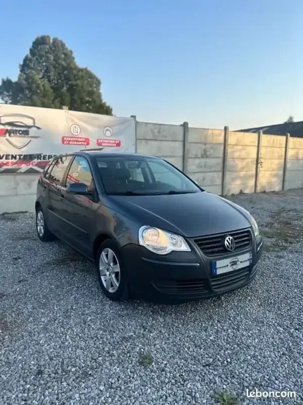 Gris Utilisé 2006 VW Polo Berline | 3 490 € (Prix juste) - Image 1/4