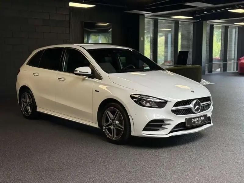 Blanc Utilisé 2021 Mercedes B250e AMG Monospace | 25 990 € - Image 1/4