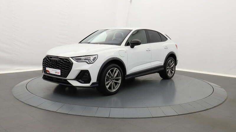 Blanc glacier métallisé Utilisé 2024 Audi Q3 Sportback S-Line SUV | 49 599 € (Prix juste) - Image 1/3