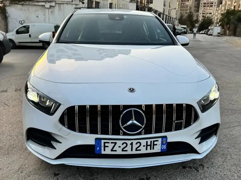 Blanc Utilisé 2021 Mercedes A180 AMG line Berline | 28 900 € (Prix assez cher) - Image 1/4
