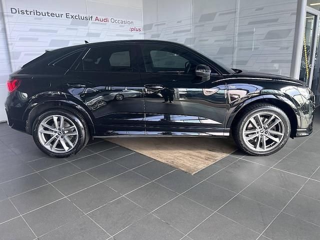 Noir mythe métallisé Utilisé 2023 Audi Q3 Sportback S-Line SUV | 40 900 € - Image 1/4