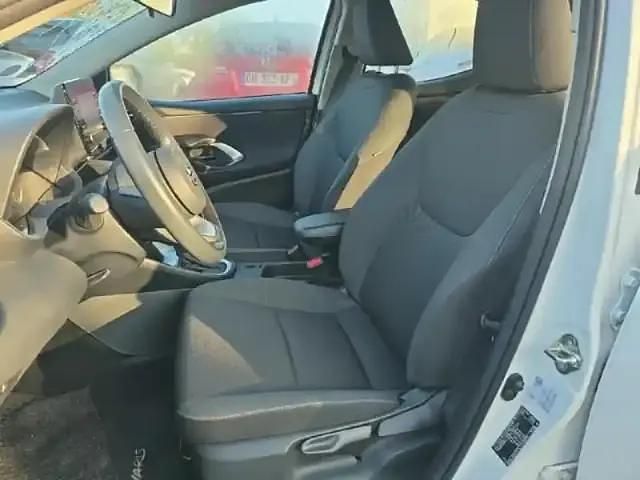 Blanc Occasion 2023 Toyota Yaris Hybrid Berline | 17 990 € (Bon prix) - Image 1/2