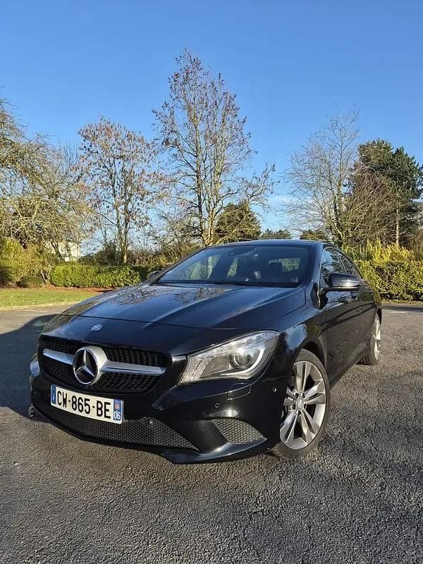 Noir Occasion 2013 Mercedes CLA220 Berline | 15 950 € (Bon prix) - Image 1/4