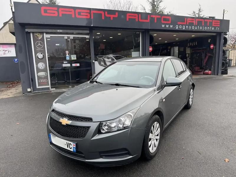 Gris Occasion 2011 Chevrolet Cruze LS Berline | 4 690 € - Image 1/4