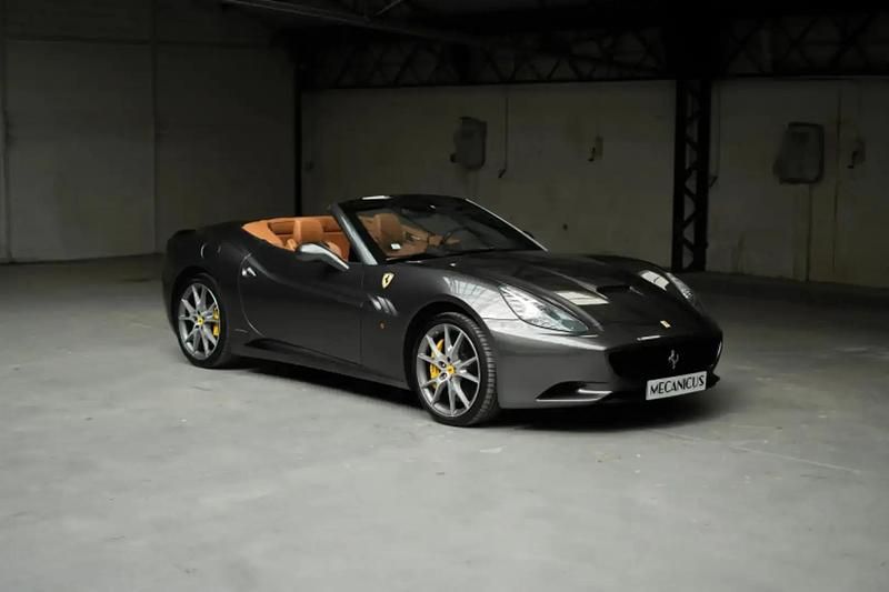 Gris Utilisé 2010 Ferrari California Cabriolet | 94 900 € - Image 1/4