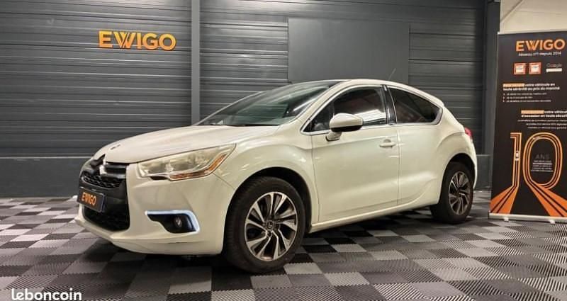 Blanc Utilisé 2012 DS Automobiles DS4 Chic Berline | 7 990 € - Image 1/4