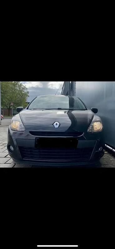 Utilisé 2011 Renault Clio II Berline | 800 € (Super prix) - Image 1/4