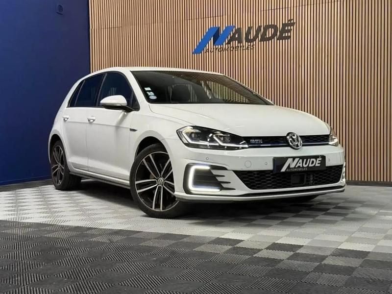 Blanc Utilisé 2019 VW Golf VII GTE Berline | 22 990 € (Prix juste) - Image 1/4