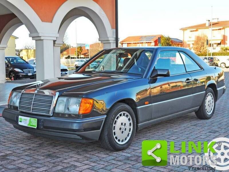 Gris Utilisé 1990 Mercedes E300 Coupé | 15 000 € - Image 1/4