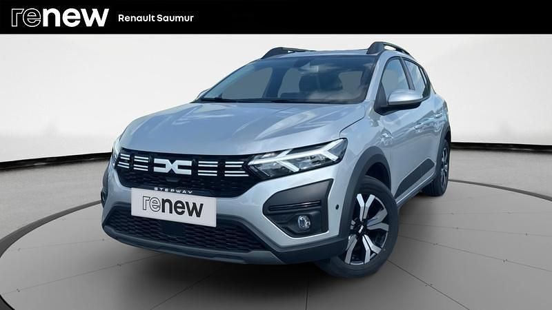 Gris Utilisé 2024 Dacia Sandero Expression Citadine | 16 990 € (Prix juste) - Image 1/4