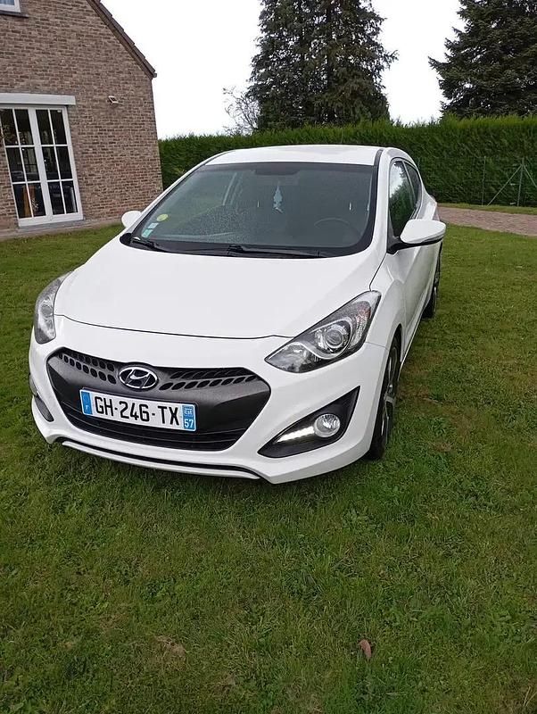 Blanc Occasion 2014 Hyundai i30 Coupé | 6 900 € (Prix juste) - Image 1/4