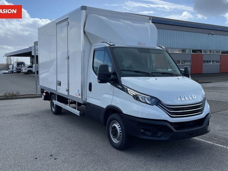Blanc Utilisé 2023 Iveco Daily Van | 59 880 € - Image 1/4