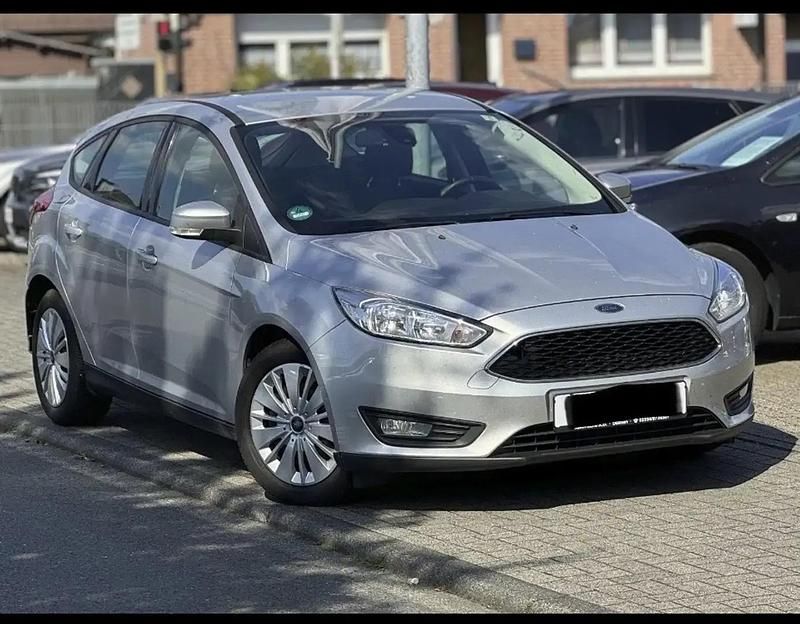 Utilisé 2015 Ford Focus Business Edition Berline | 7 000 € (Prix juste) - Image 1/4