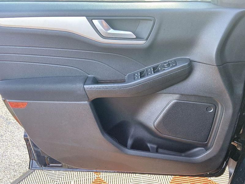 Occasion Ford Kuga Cool & Connect 150 ch (110 kW) 2024 Noir obsidien métal SUV