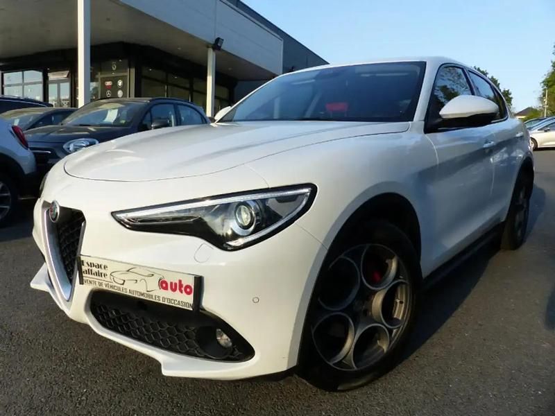 Blanc Occasion 2018 Alfa Romeo Stelvio Super SUV | 23 990 € (Prix juste) - Image 1/4