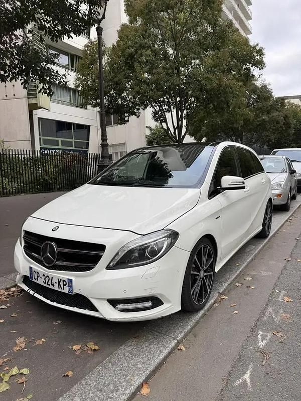 Utilisé 2012 Mercedes B180 Monospace | 7 990 € (Prix cher) - Image 1/4