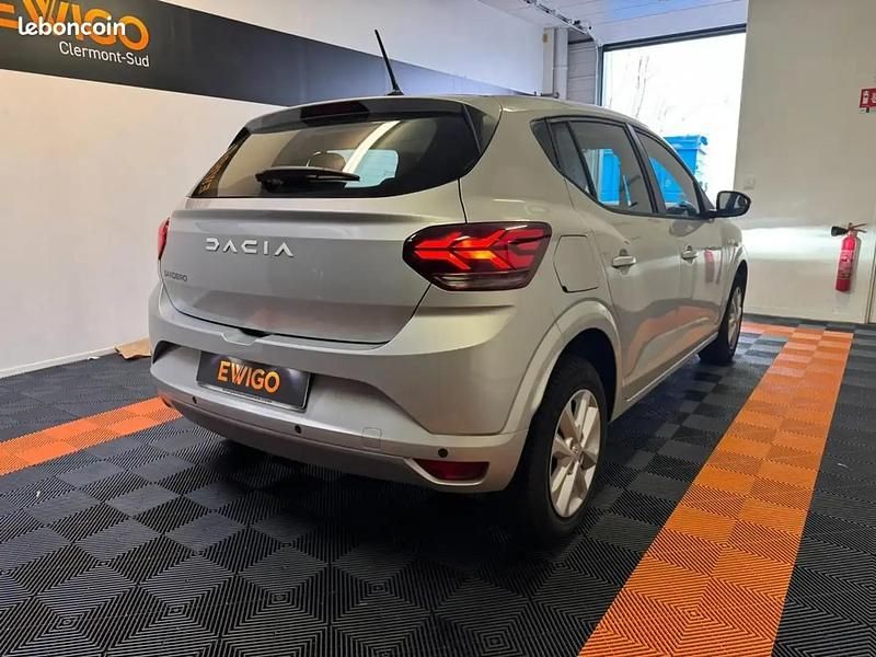 Occasion Dacia Sandero Expression 91 ch (66 kW) 2024 Gris Berline