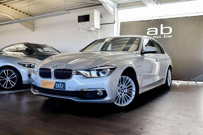 Argent Occasion 2017 BMW 330e Luxury Line Berline | 19 990 € (Prix juste) - Image 1/4