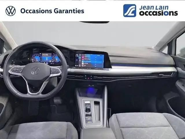 Occasion VW Golf VIII 2023 Reflet d'argent metallise Berline