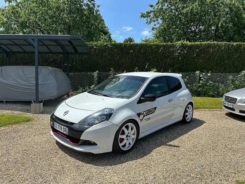 Blanc Utilisé 2011 Renault Clio R.S. Trophy Citadine | 13 490 € - Image 1/4