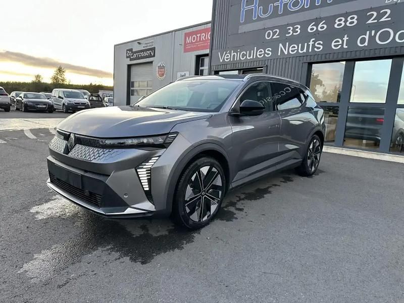 Gris Nouvelle 2025 Renault Scénic Techno Monospace | 34 990 € - Image 1/4