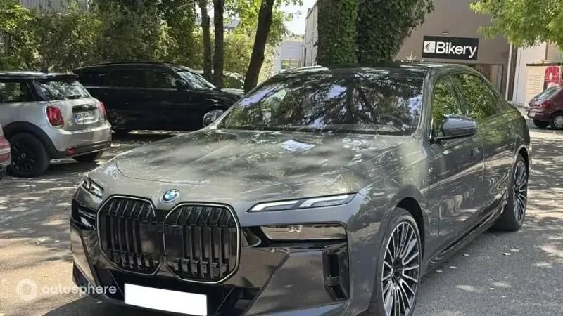 Gris Utilisé 2024 BMW 750e M Sport Berline | 109 900 € (Super prix) - Image 1/4